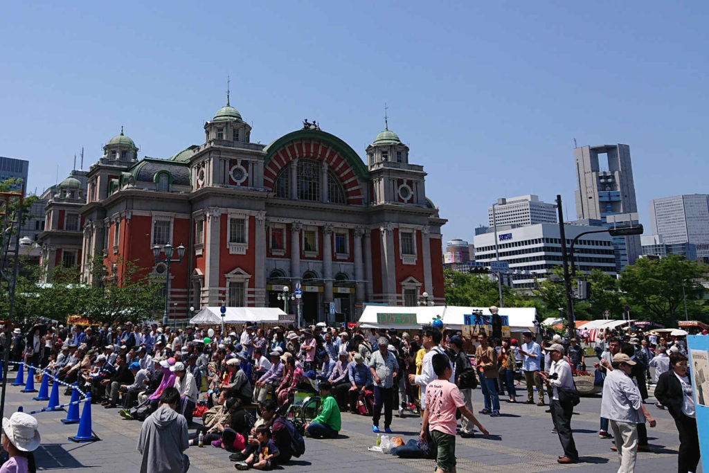 中之島まつりのなにわ橋駅出入口から見える大阪市中央公会堂